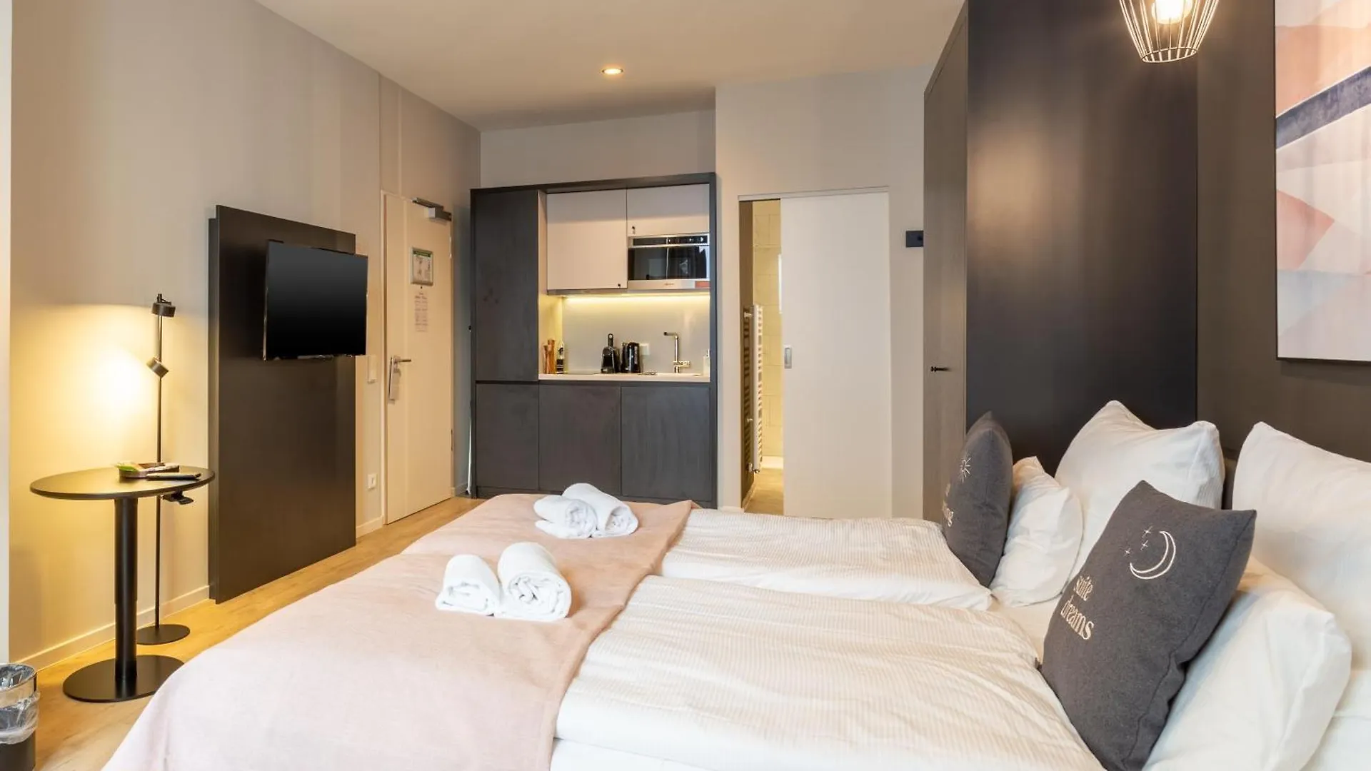 Limehome Duesseldorf Stresemannstrasse - Digital Access 3*, Düsseldorf
