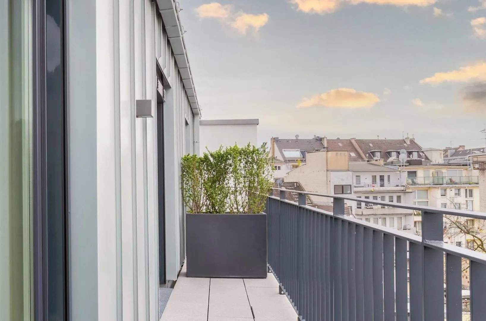 Limehome Duesseldorf Stresemannstrasse - Digital Access 3*, Dusseldorf